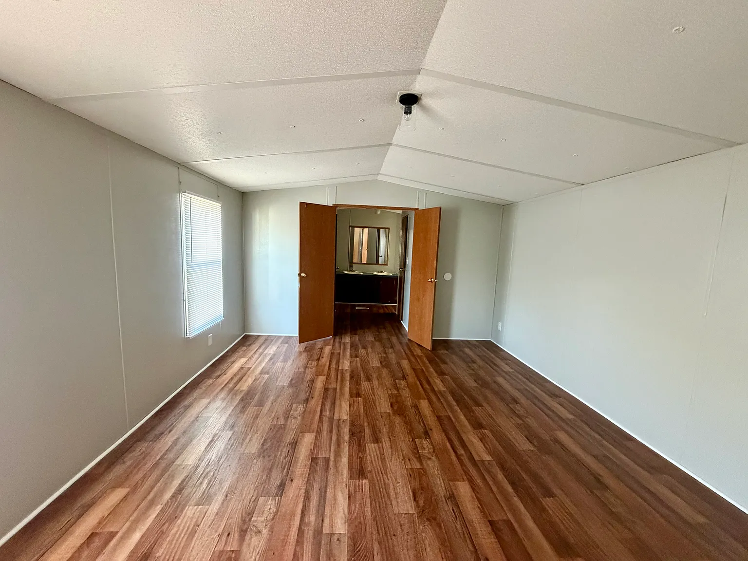 2 bed, $995 — Photo 3