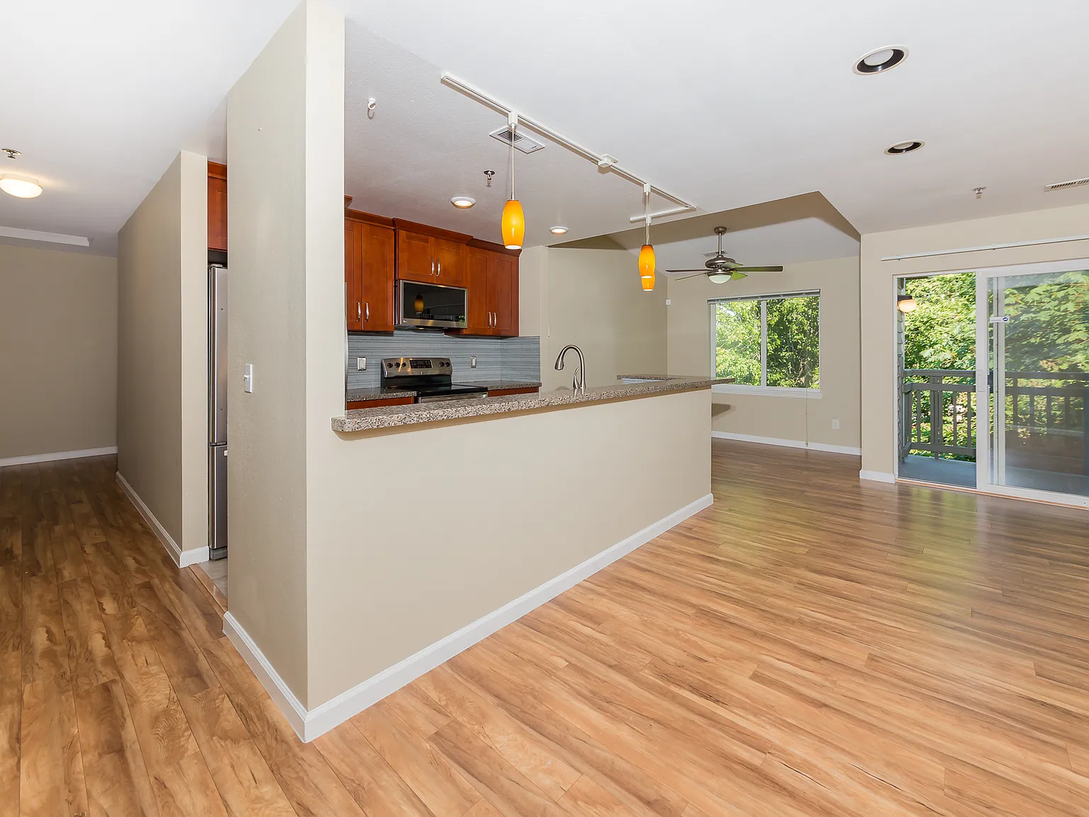 2 bed, 1100 sqft, $2,450 — Photo 4