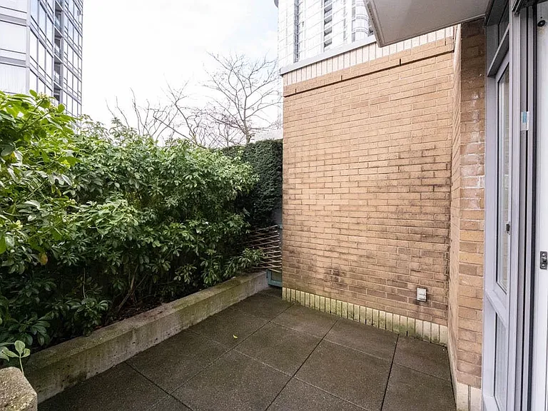 1033 Marinaside Cres #2M — Photo 21