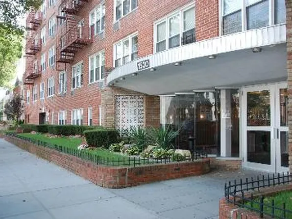 1530 East 8th Street