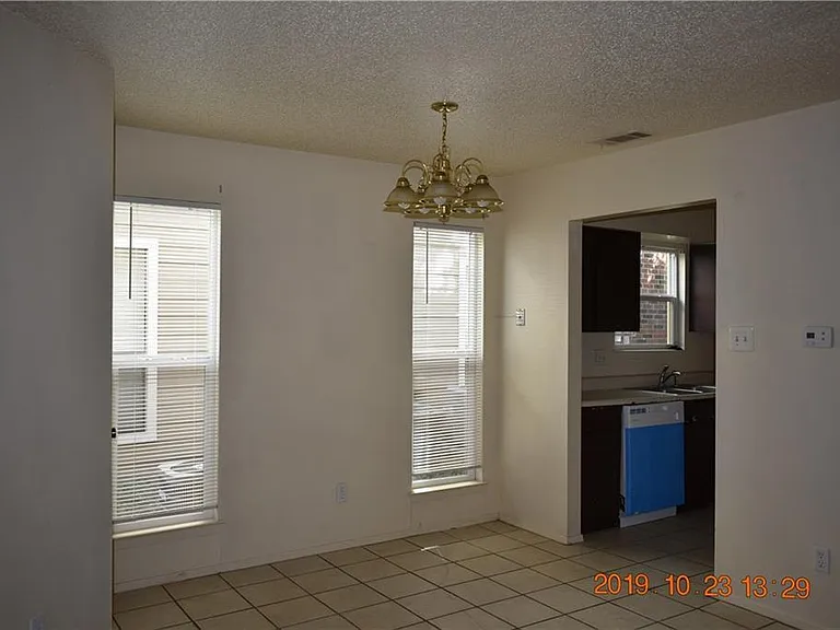 1908 W Loop #A — Photo 7