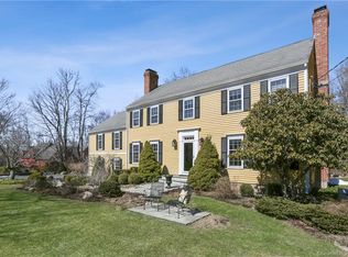 33 Wagon Wheel Rd, Redding, CT 06896