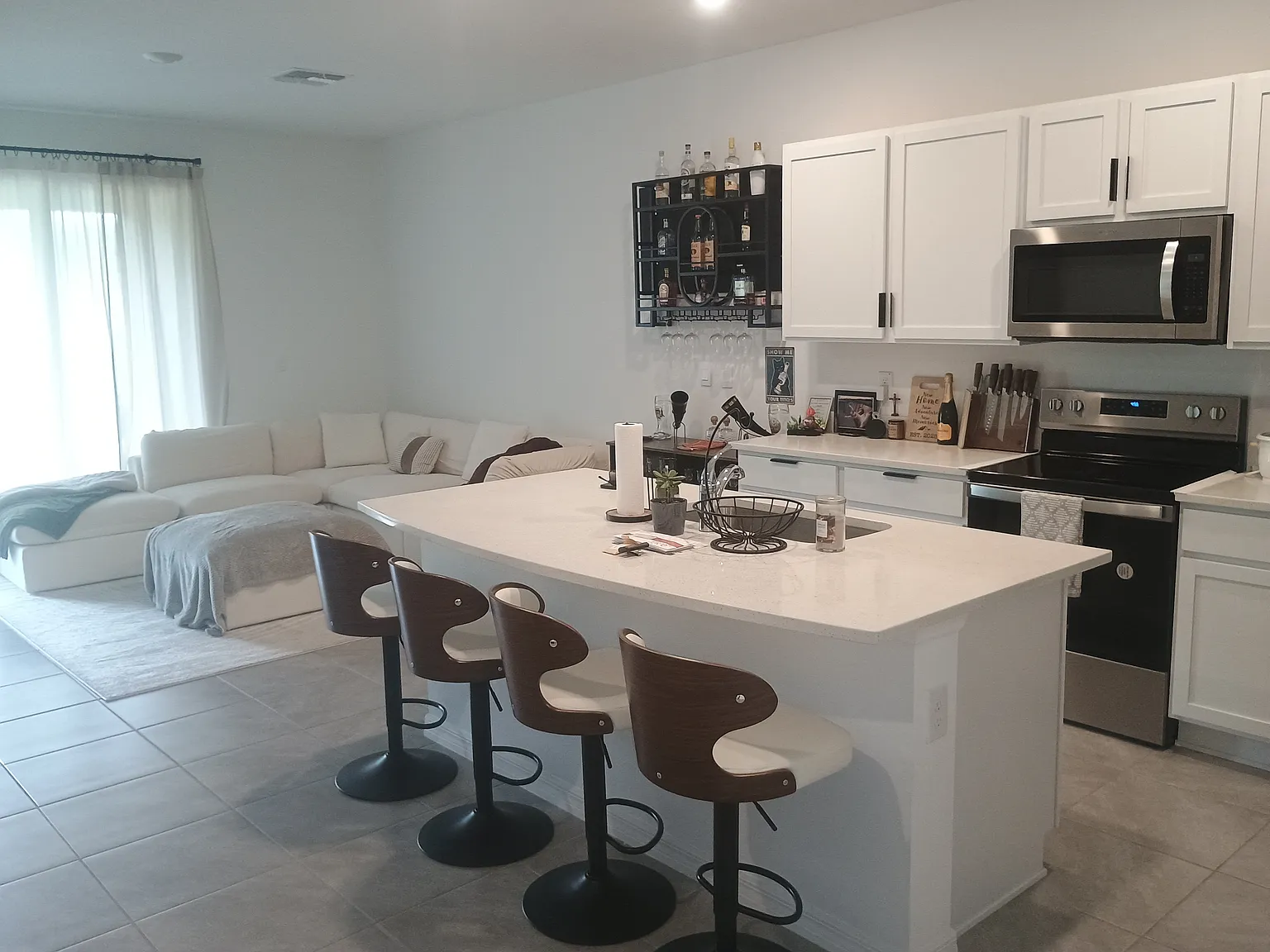 3 bed, 1673 sqft, $1,920 — Photo 3