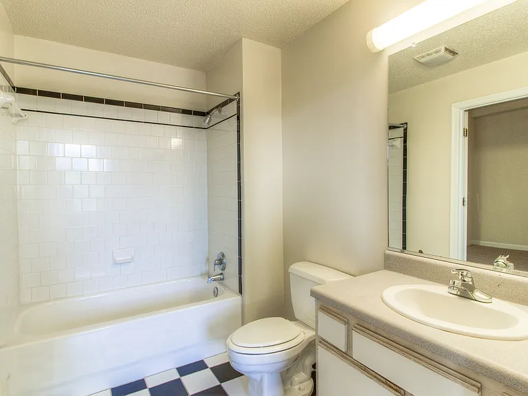 Sydnor Flats — Photo 16