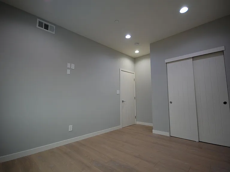 646 N Serrano Ave #D — Photo 5