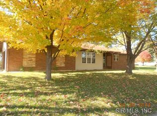 1 Merlin Ct, Breese, IL 62230