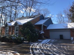 5610 Cavalier Woods Ln, Clifton, VA 20124