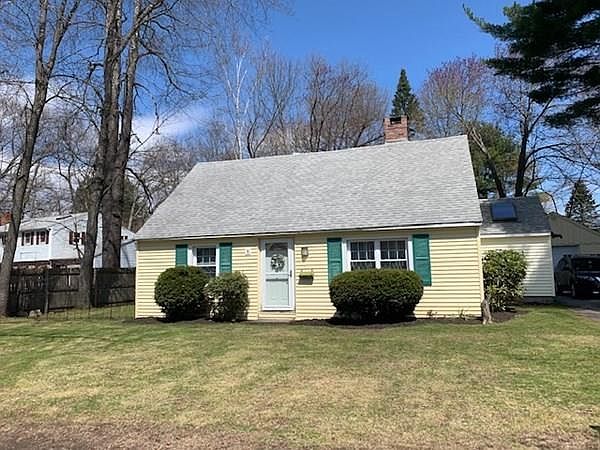 1st image of 5 Greenwood Dr