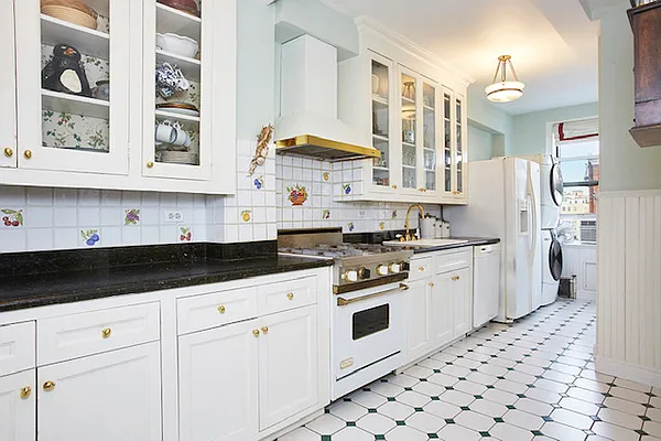 Sold by Compass | media 13