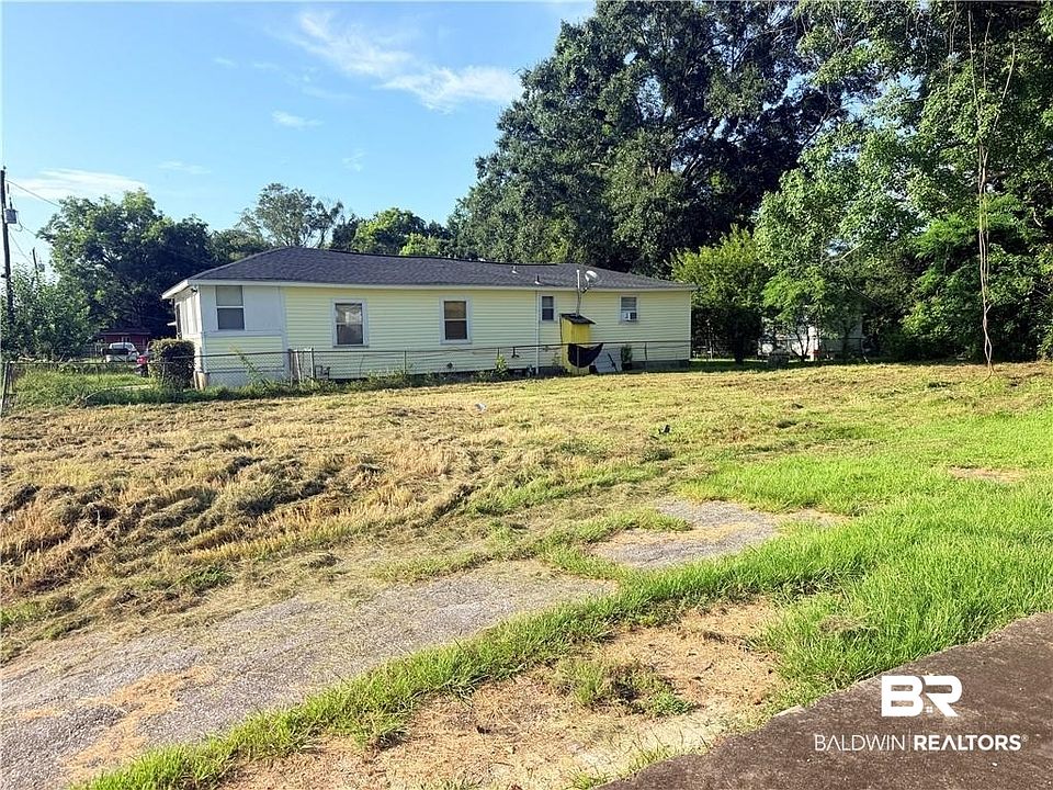 1st image of 2803 S College St