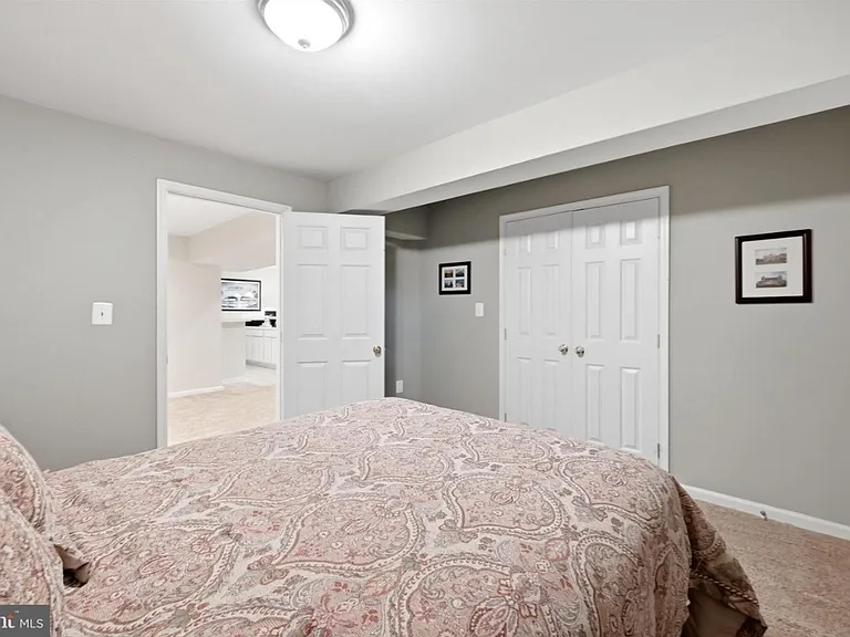 22806 Oatlands Grove Pl — Photo 40