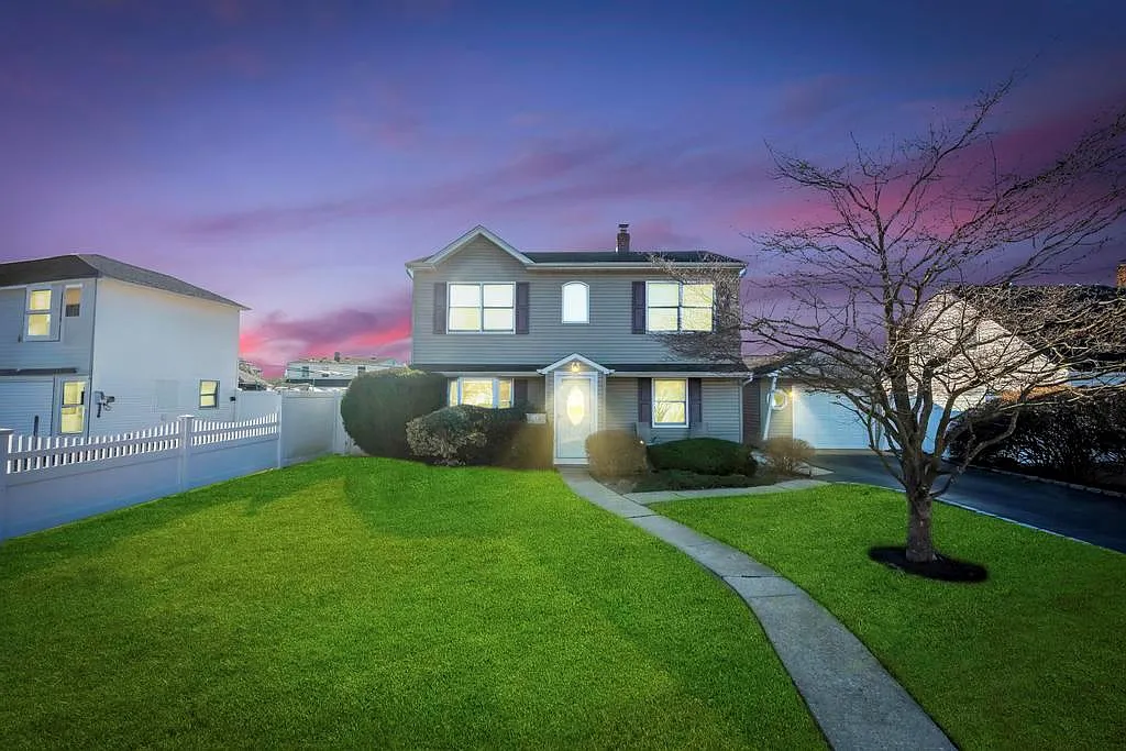 12 Drake Lane photo 1