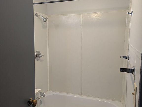 5th image of 233 Boileau Pl APT A2