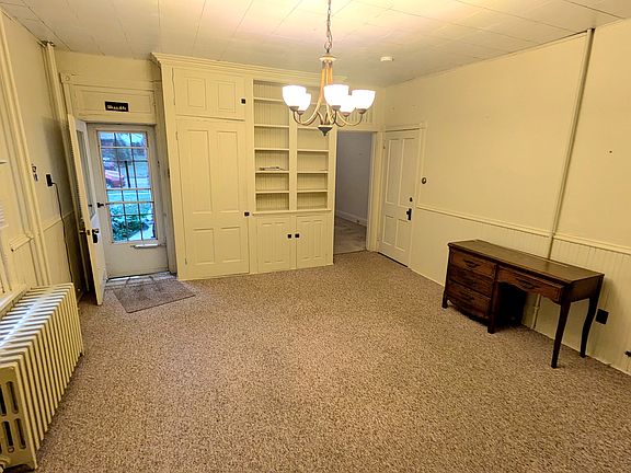 2nd image of 638 Maple St #1