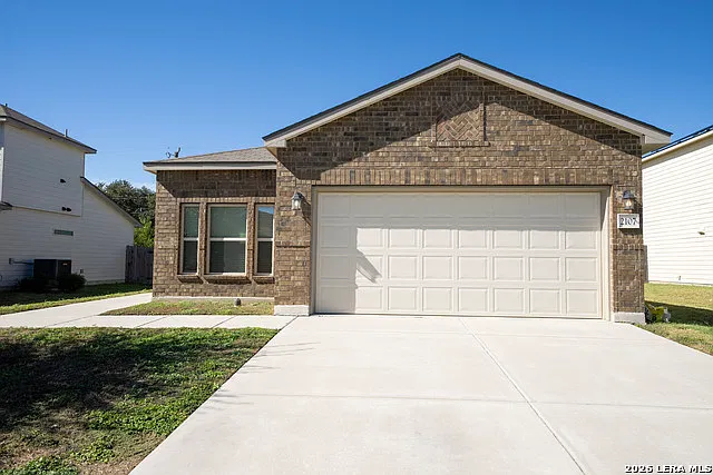3 bed, 2.0 bath, 1235 sqft, $1,700 — Photo 2