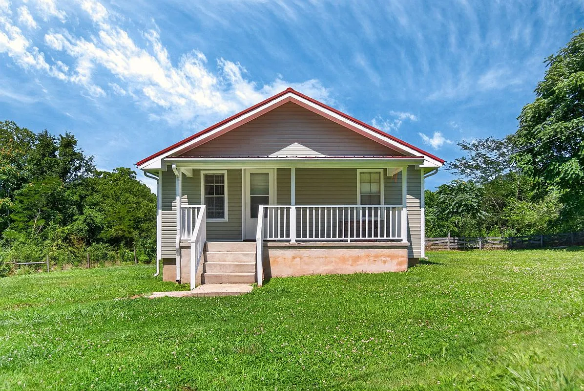 1 bed, 1.0 bath, 747 sqft, $750 — Photo 1
