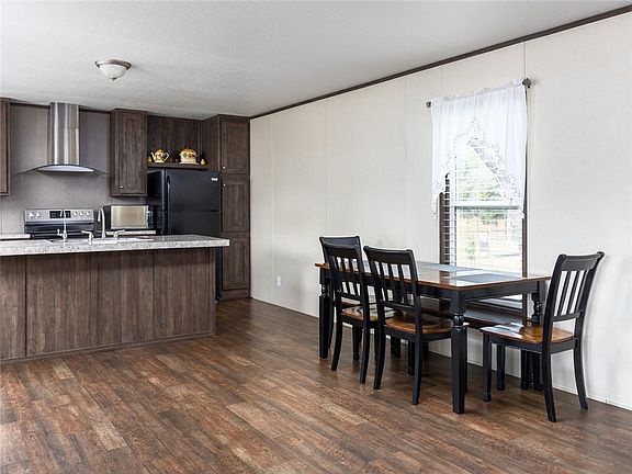 5th image of 110 Lago Vista Dr