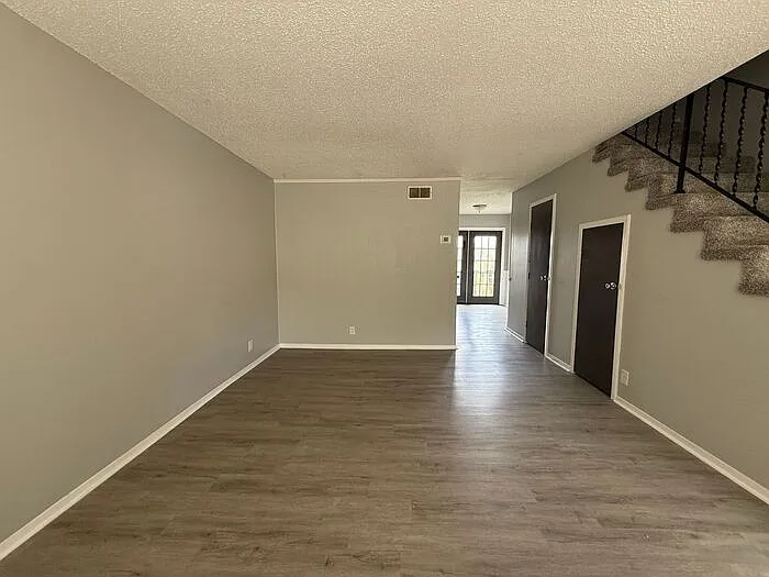 1029 Harold Dr — Photo 11