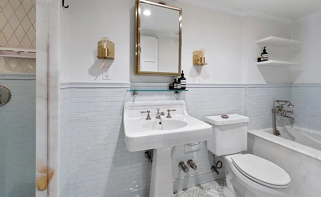 Sold by Dwell Residential Inc | media 21