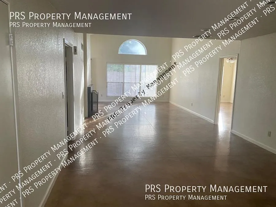 Building Photo - 1623 N Comanche Dr