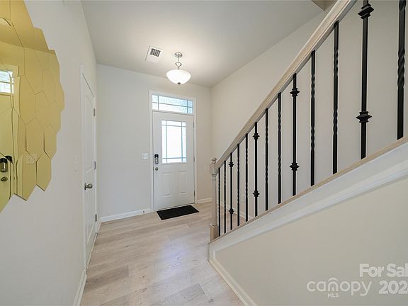 4th image of 1105 Bigelow St