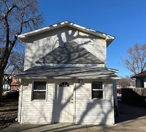 3rd image of 127 W Beloit Ave