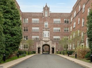 133 Summit Ave APT 16, Summit, NJ 07901