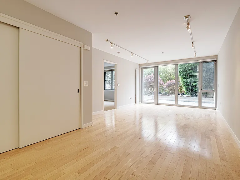 1840 Washington St #202 — Photo 8
