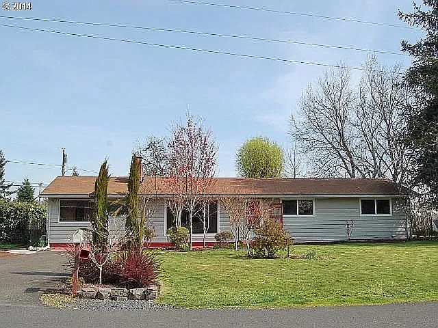 545 NE Birchwood Dr photo 1