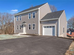 4 Carnation St, Woonsocket, RI 02895