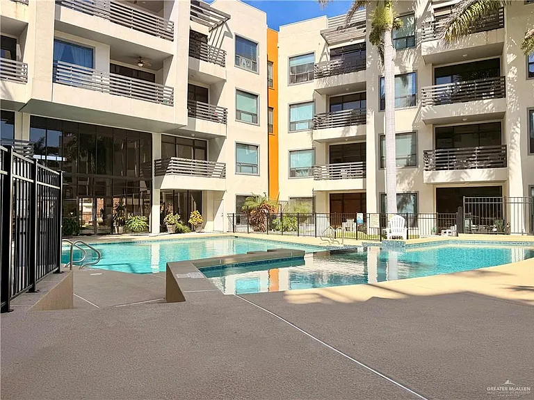 813 Travis St #207 — Photo 27