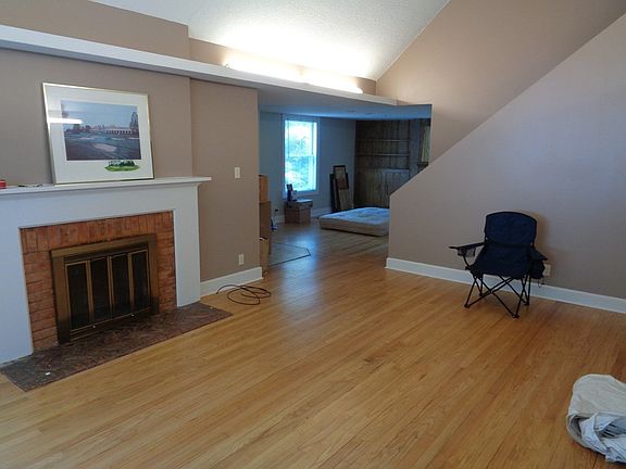 2nd image of 1411 Crane Ct
