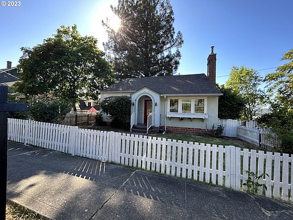 2nd image of 640 SE Chadwick St
