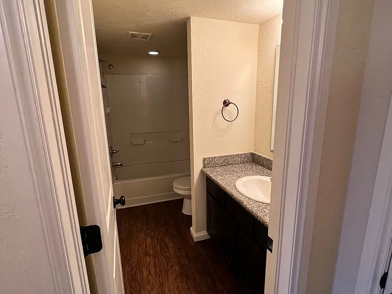 Renaissance Park Apartments — Photo 10