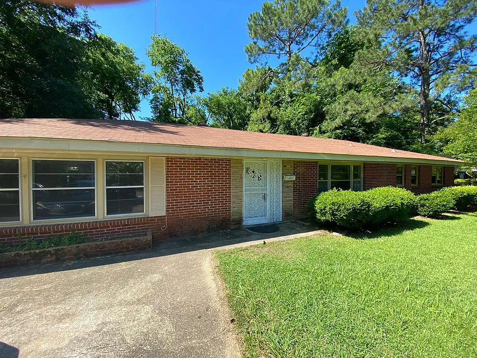 1346 Wedgewood Dr