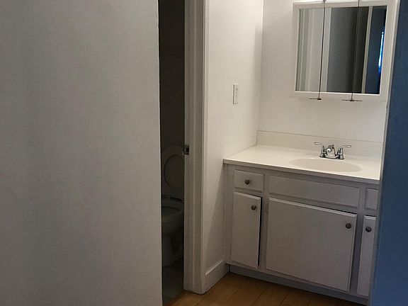 3rd image of 840 Venice Blvd APT 18