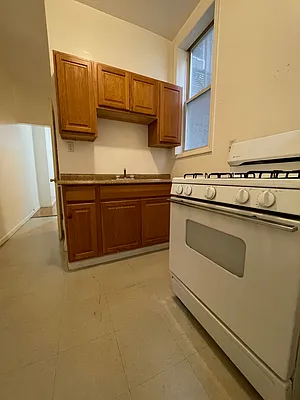 Rented by City Express Realty & Management Corp | media 2