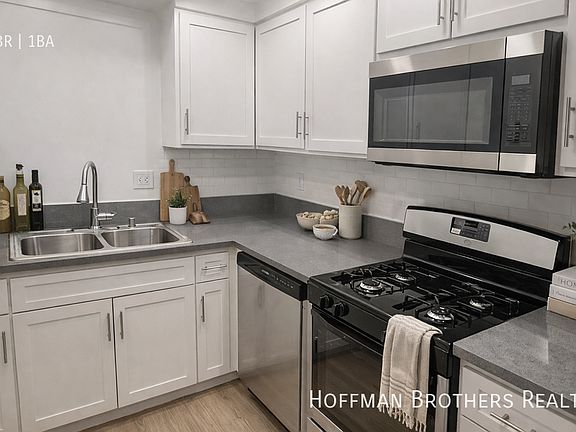 2nd image of 1140 N Clark St #211