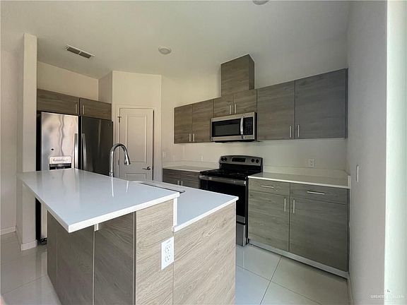 4th image of 5608 Nightingale Ave #3