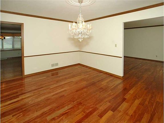 5th image of 3109 Treeline Dr