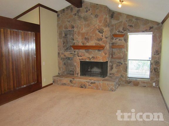 3rd image of 11714 Edgemere Dr
