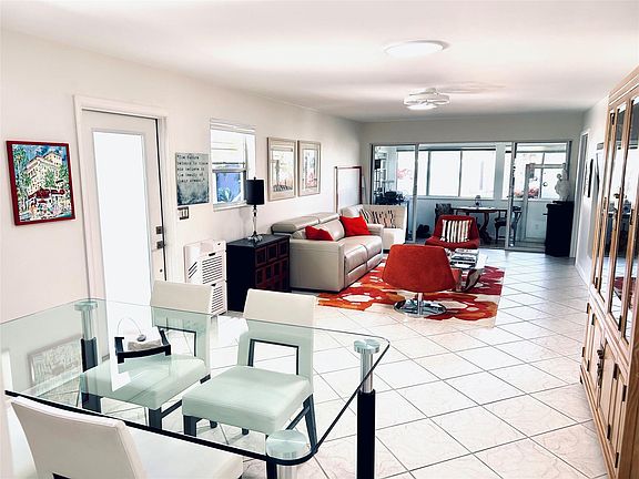 4th image of 850 Meadowlark Lane