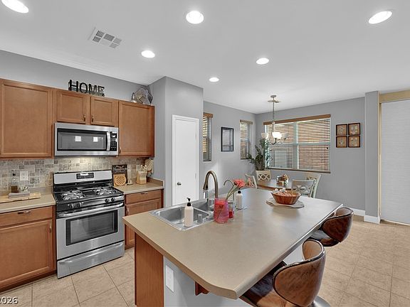 3rd image of 7475 Dobroyd Dr