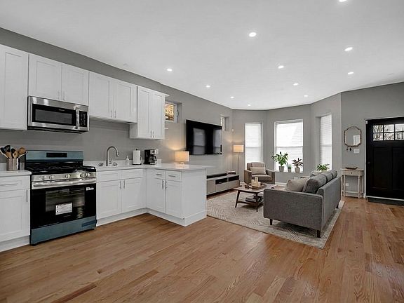 2nd image of 4528 W Maypole Ave