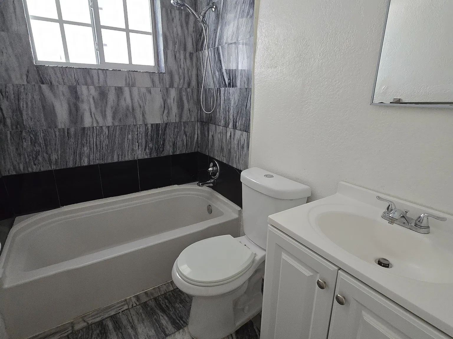 2 bed, 790 sqft, $2,100 — Photo 3