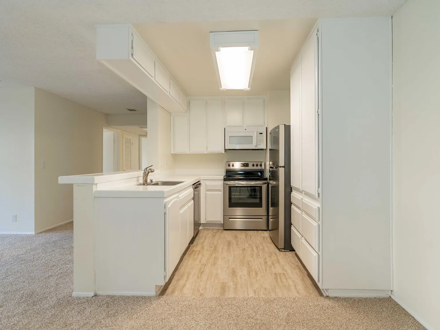 2 bed, 1008 sqft, $2,600 — Photo 3