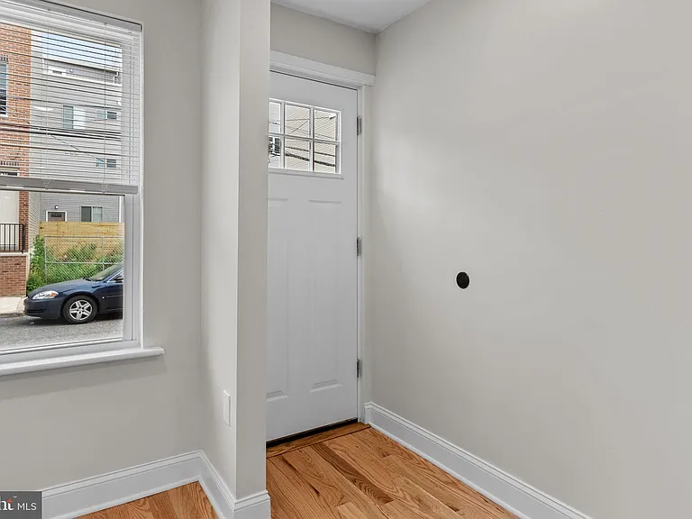 2625 Ellsworth St — Photo 4