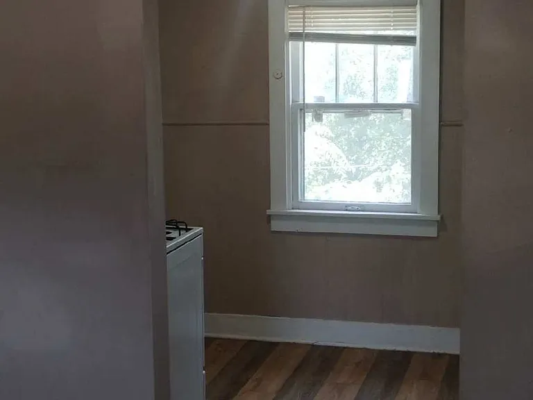406 W 1st Ave #B — Photo 3