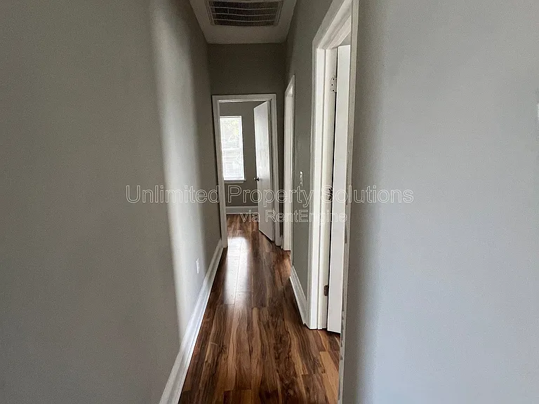 214 S 13th St #B — Photo 10