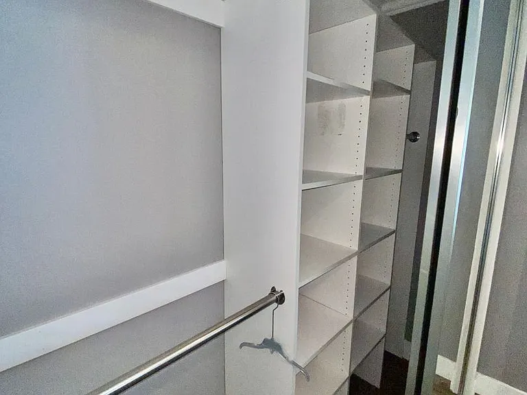 524 Avenue F — Photo 16